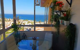 Frente A La Playa. Vistas Al Mar. La Cala De Mijas